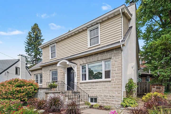 107 Ivy Crescent — photo 1