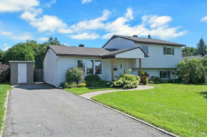 Property Photo: 5 McMurdo Court ON K2E 5V8