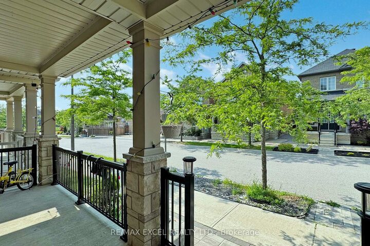 Property Photo: 9 Sunnyside Hill Road ON L6B 0X4