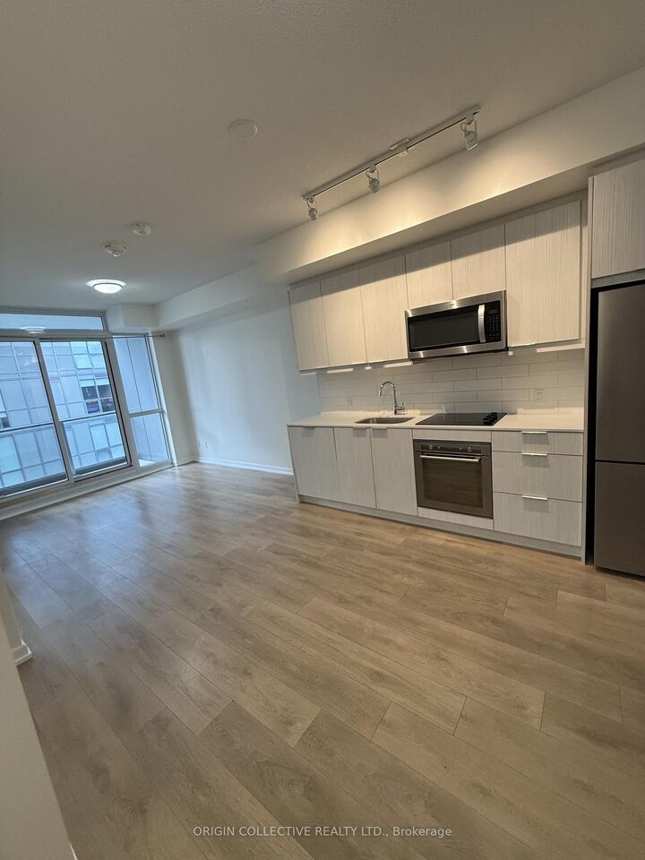 Property Photo:  32 Forest Manor Road 407  ON M2J 1M1 