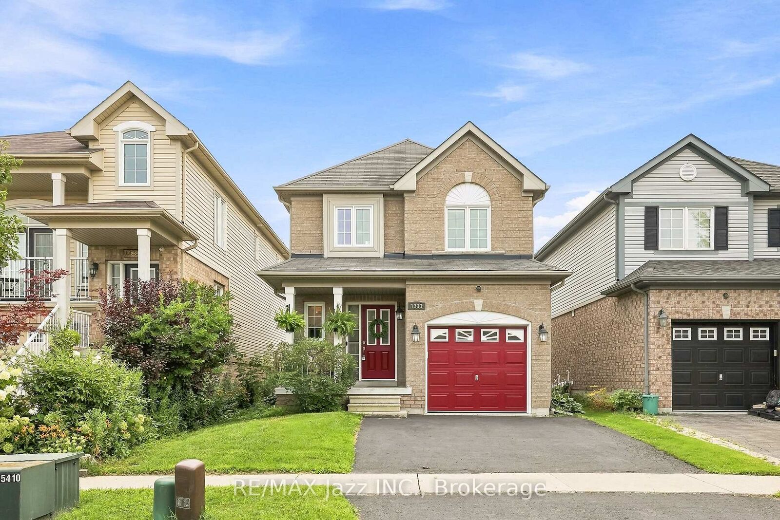 Property Photo: 1333 Wadebridge Crescent ON L1K 3B2