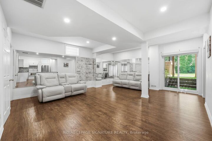 Property Photo: 253 Byng Avenue ON M2N 4L4