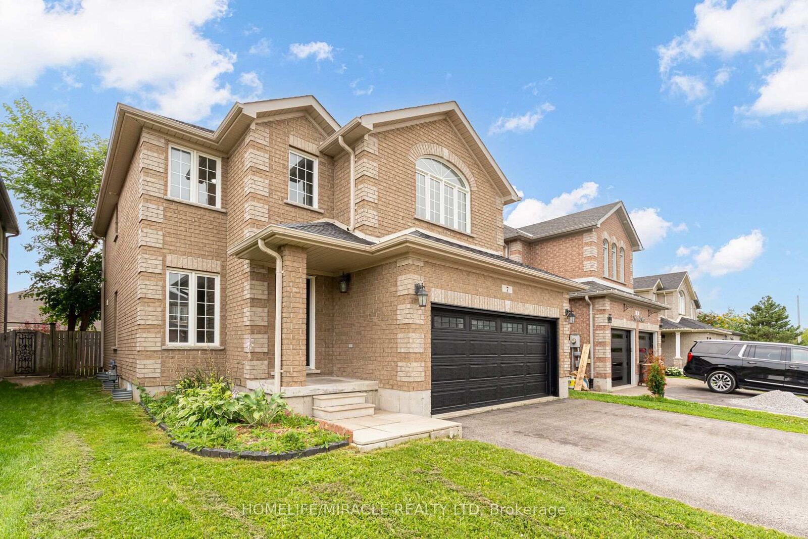 Property Photo: 7 Empire Drive ON L4N 0Y9