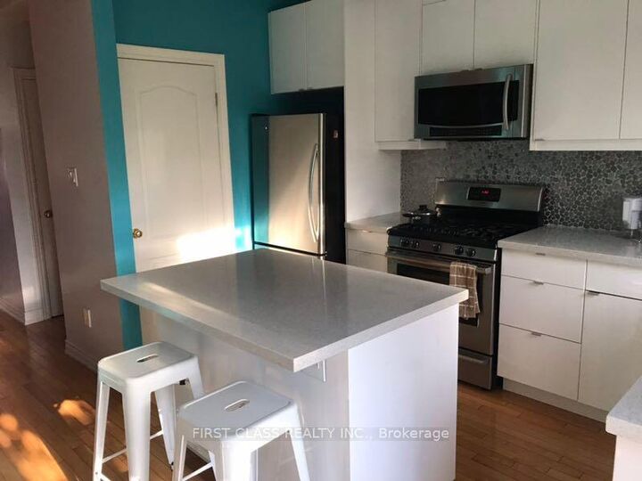 Property Photo: 32D Oxford Street ON M5T 1N9