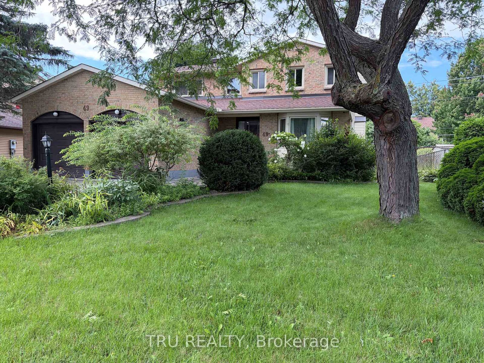 Property Photo:  49 Farm Gate Crescent  ON K2E 7N3 