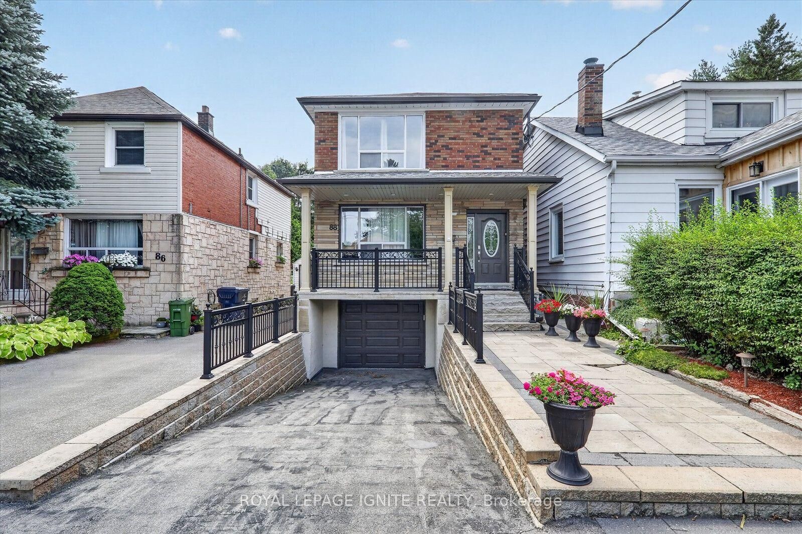 Property Photo:  88 South Edgely Avenue Upper  ON M1N 3L1 