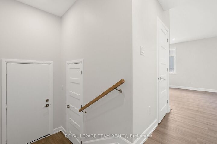 Property Photo: 6952 Notre Dame Street B ON K1C 1H7