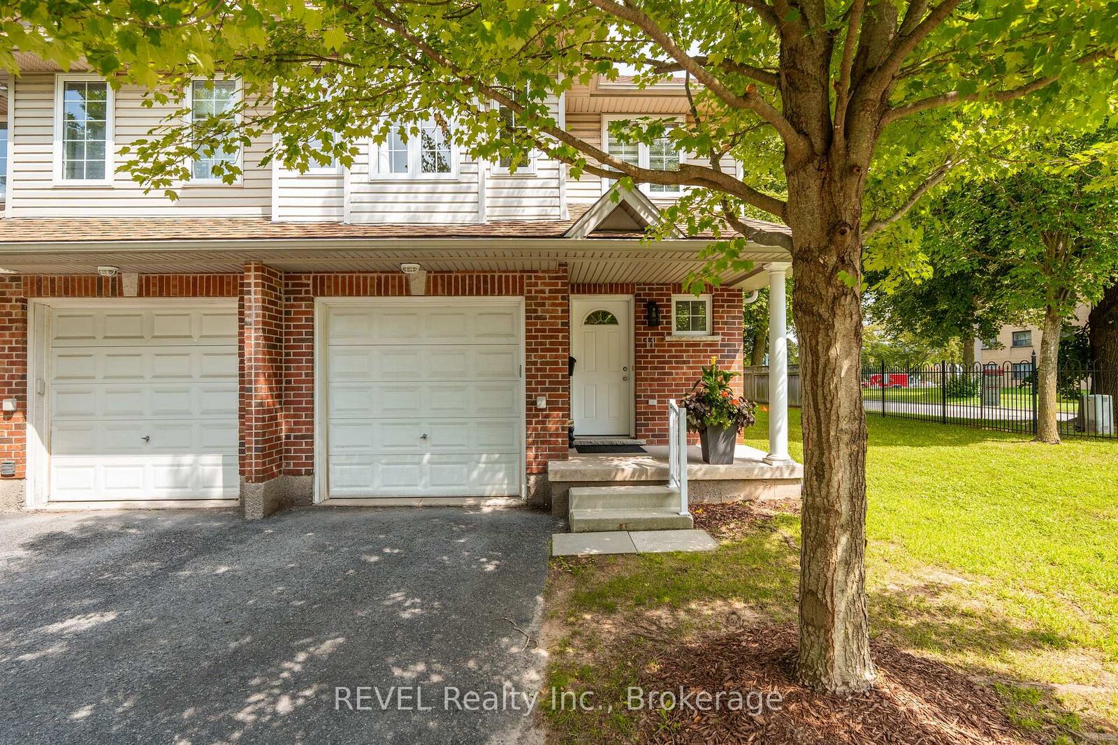 Property Photo: 11 - 6263 Valley Way ON L2E 0A1