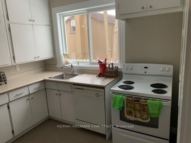 Property Photo:  58 Penetang Street 1-4  ON L4M 1V6 