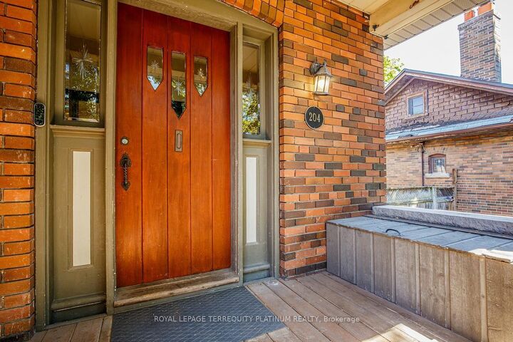 Property Photo: 204 Ellerslie Avenue ON M2N 1Y4