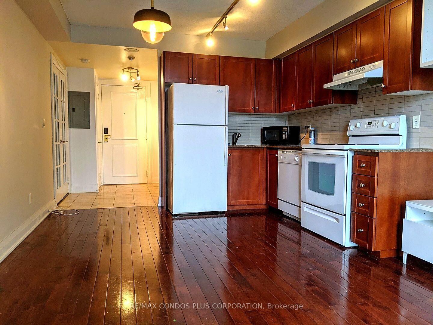 Property Photo:  2737 Keele Street 704  ON M3M 2E9 