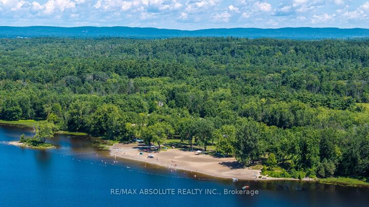 Property Photo: 140 Creek Drive ON K1A 1X0