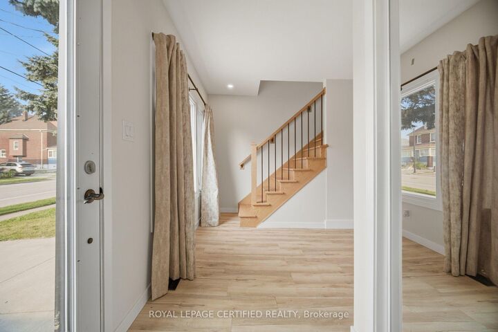 Property Photo: 5759 Robinson Street ON L2G 2B3