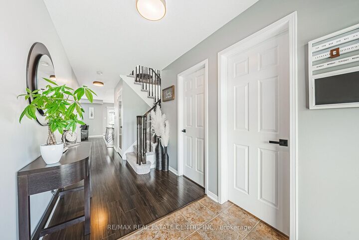 Property Photo: 142 Bradley Avenue ON L0R 1C0