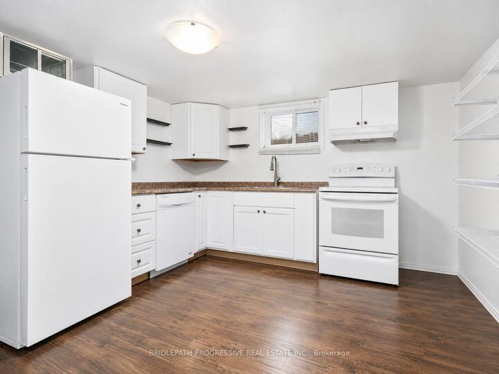 Property Photo:  621 Wychwood Street  ON L1G 2T4 