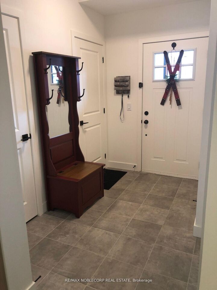 Property Photo: 18 Beckwith Lane 104 ON L9Y 3B6