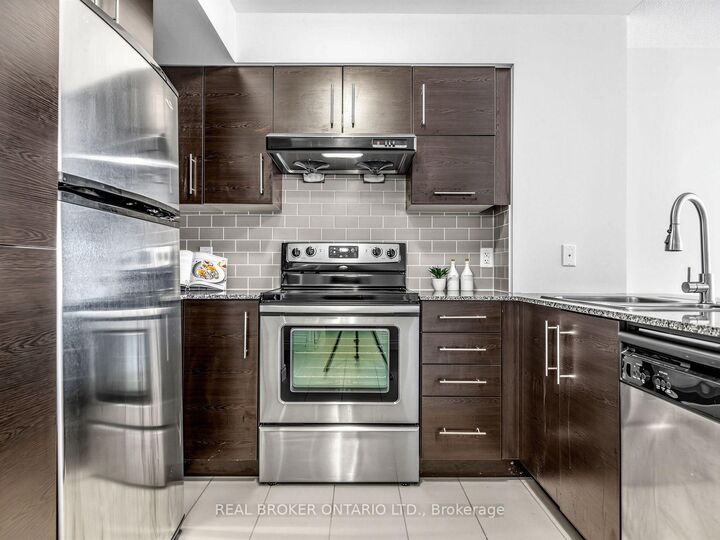 Property Photo: 233 South Park Road 1012 ON L3T 0B3