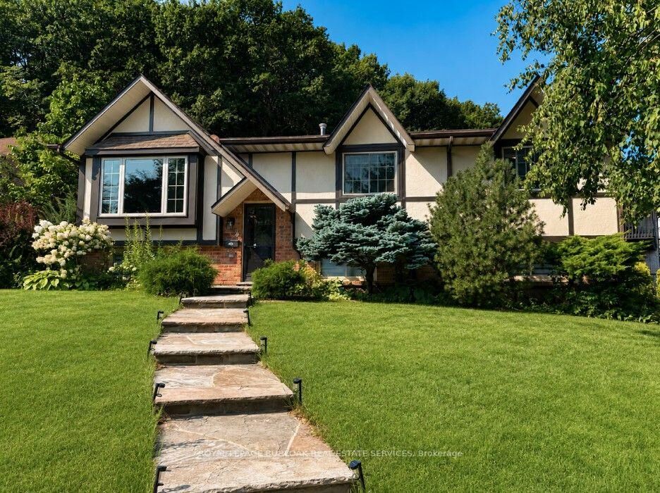 Property Photo:  4 Sunhaven Court  ON L8G 4G7 
