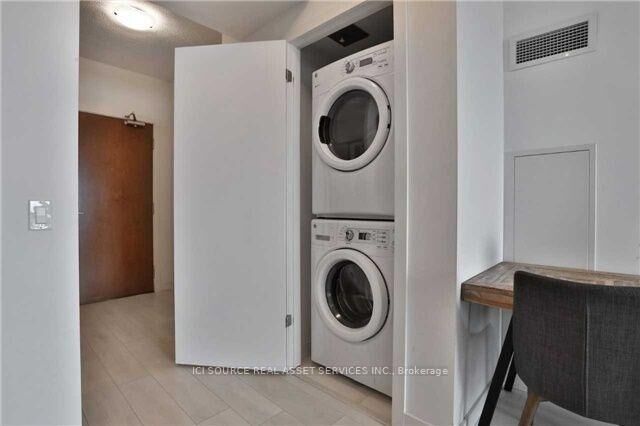 Property Photo: 2212 Lake Shore Boulevard W 3202 ON M8V 0C2