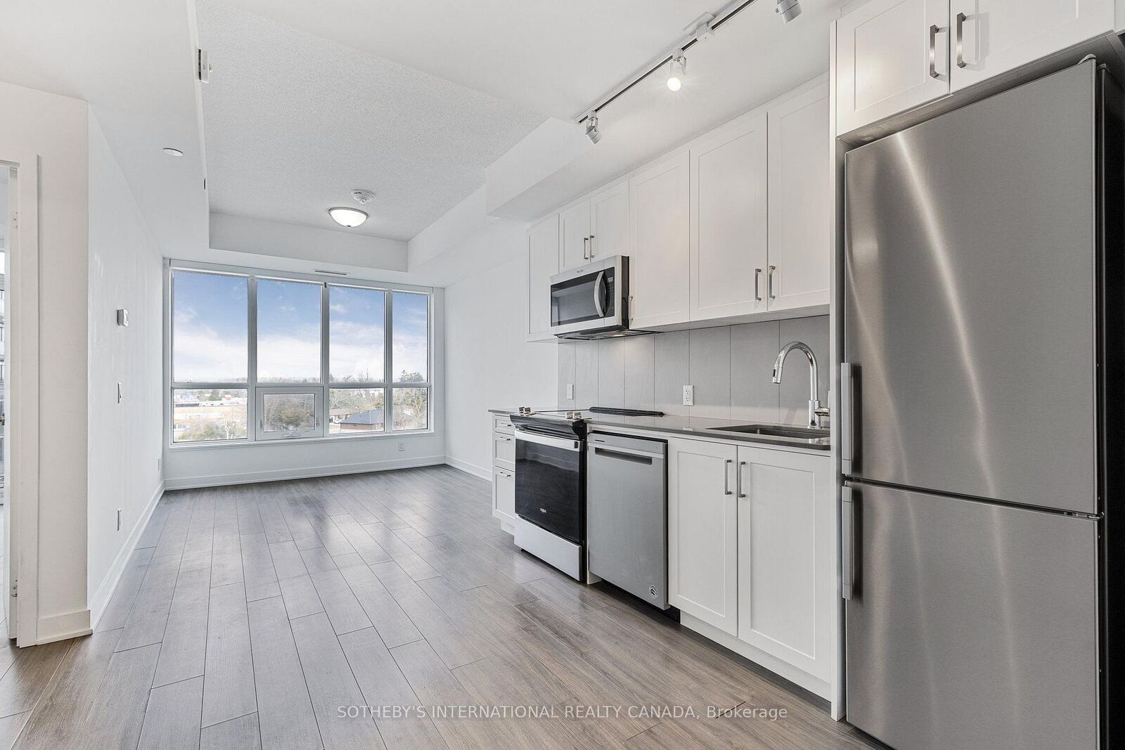 Property Photo:  681 Yonge Street 403  ON L9J 0K1 