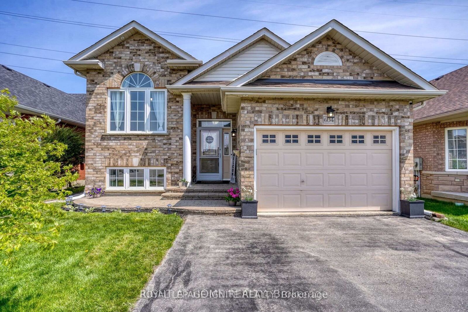 Property Photo: 604 Woodmount Crescent ON L1K 2T2