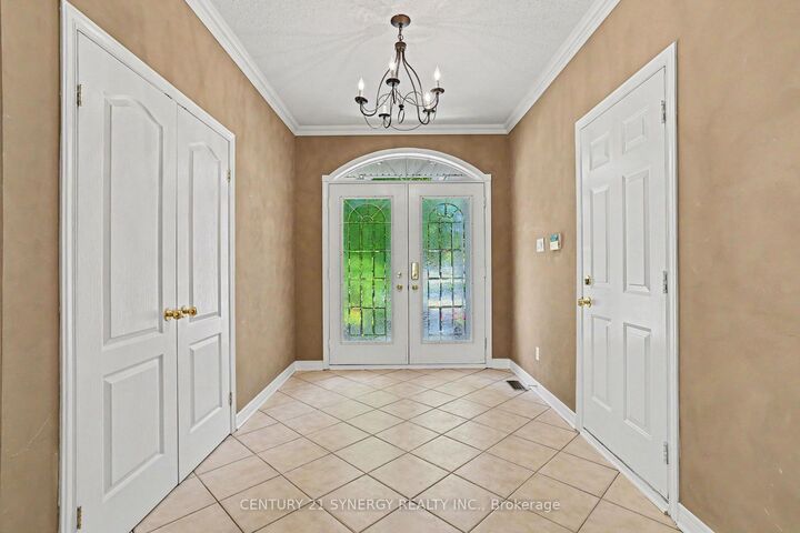 Property Photo: 17 Warnock Court ON K1J 1H1