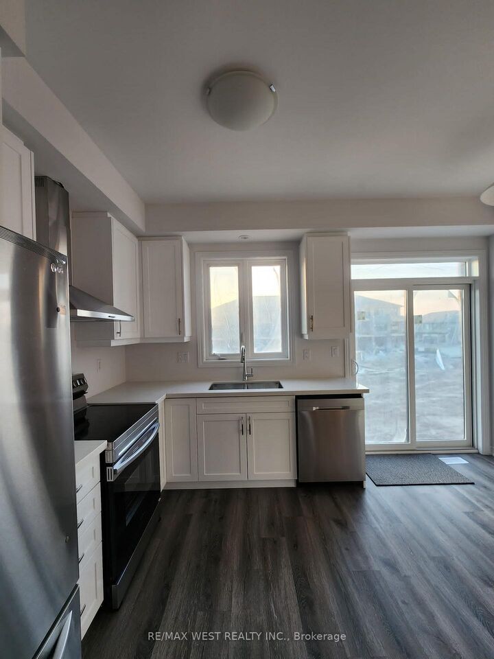 Property Photo:  461 Blackburn Drive 129  ON N3T 5L5 