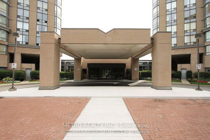 Property Photo:  1 Hickory Tree Road 1405  ON M9N 3W4 