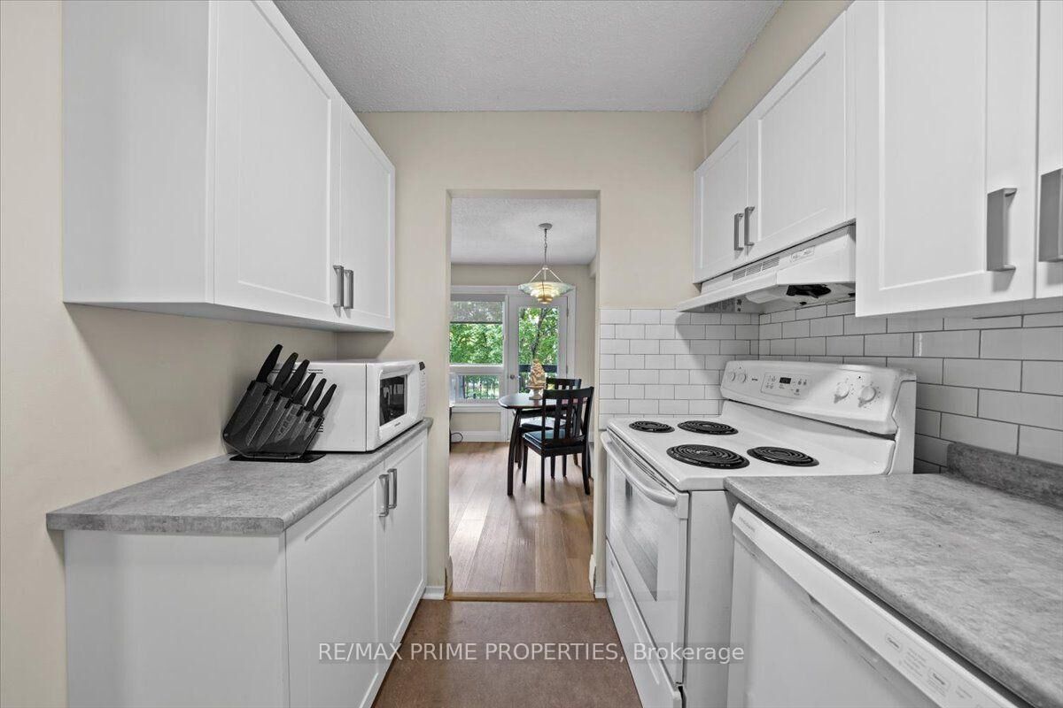 Property Photo: 158 McArthur Avenue 209 ON K1L 7E7