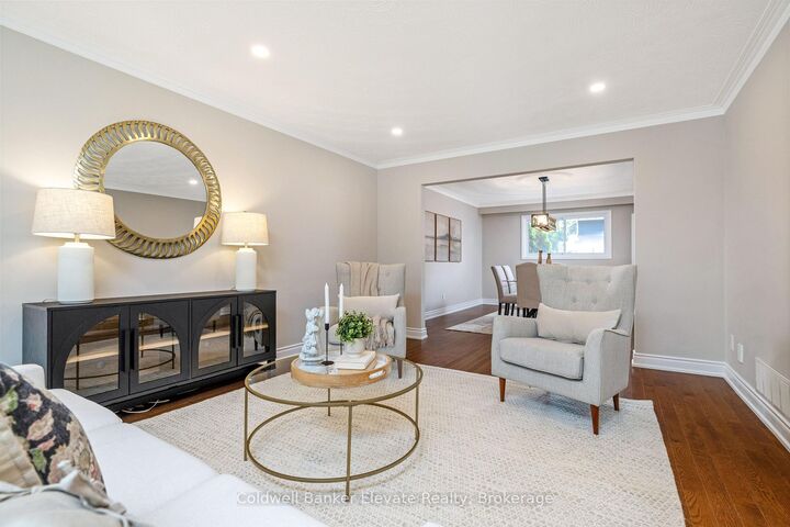 Property Photo: 1677 Sherwood Forrest Circle ON L5K 2G8