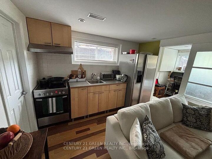 Property Photo:  28 Jellicoe Avenue Lower  ON M8W 1W1 