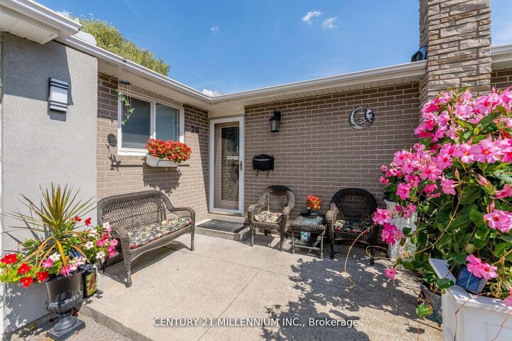 Property Photo: 20 Dunblaine Crescent ON L6T 3H2