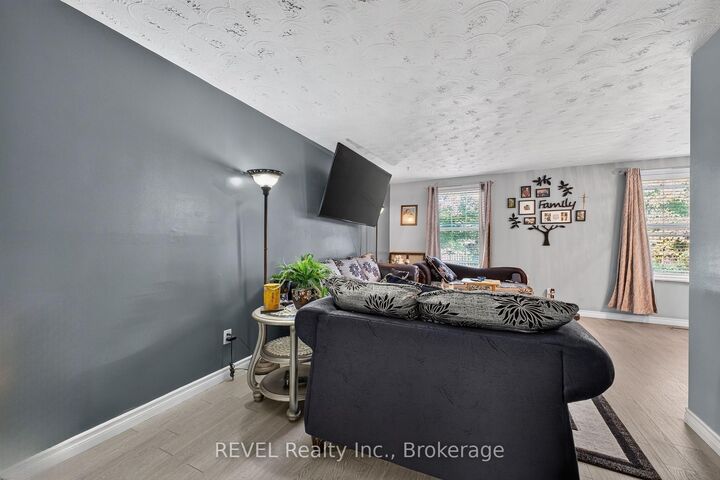 Property Photo:  4 Kerwin Gate  ON L2N 4J8 