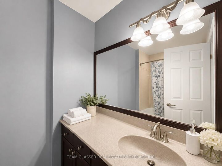 Property Photo: 1500 Richmond Street 80 ON N6G 4T8