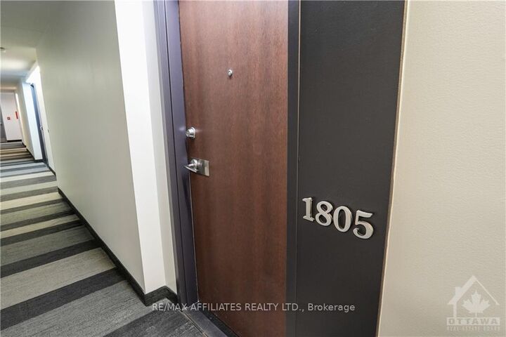 Property Photo:  199 Slater Street 1805  ON K1P 5M7 