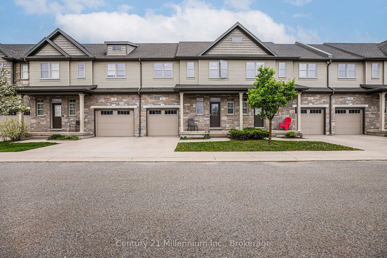 Property Photo:  935 Goderich Street Unit #16  ON N0H 2C3 