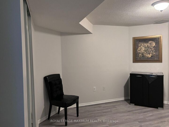 Property Photo:  90 Via Romano Way Bedroom  ON L6P 1P3 