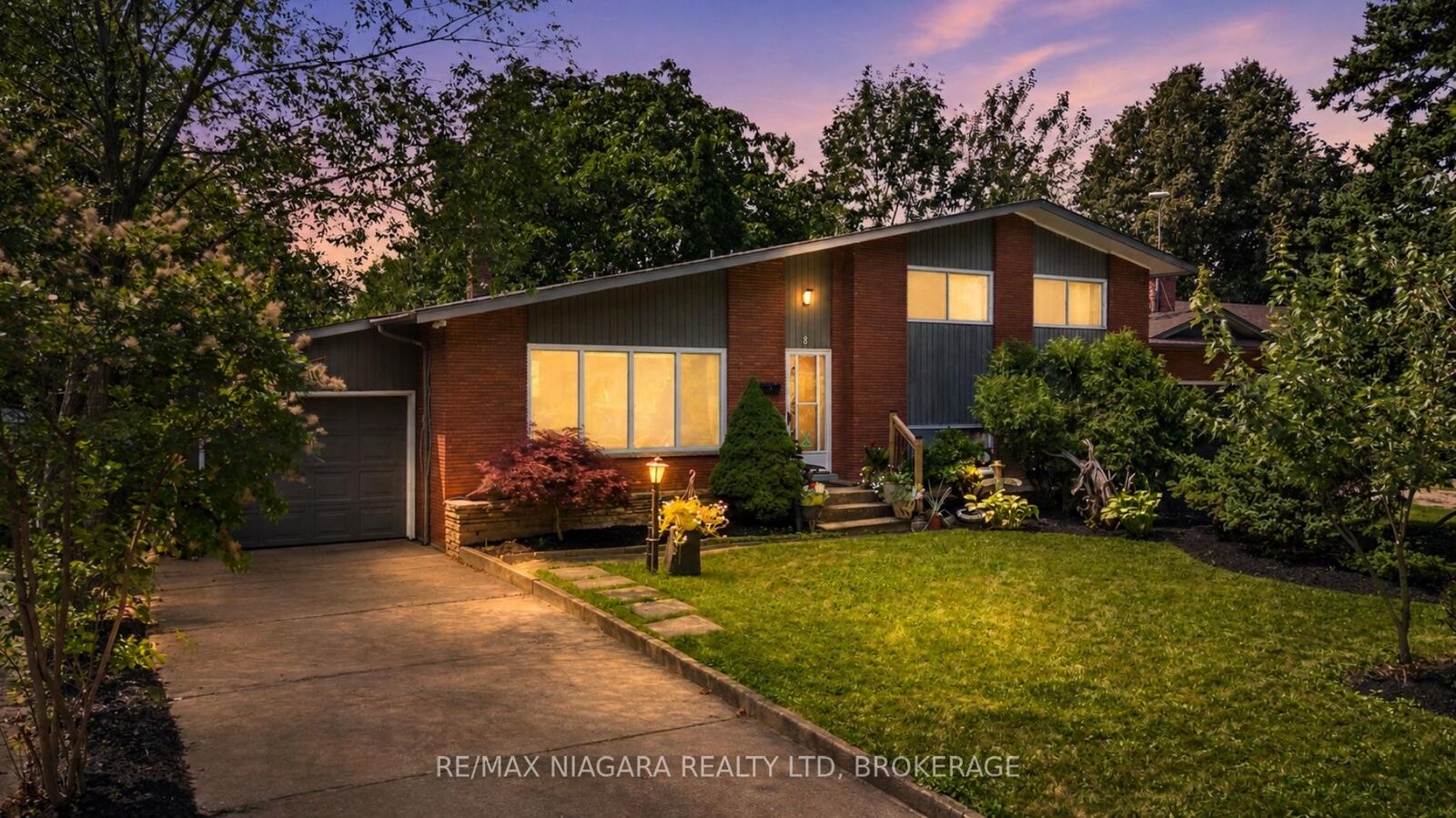 Property Photo: 8 Cullen Drive ON L2T 3H1