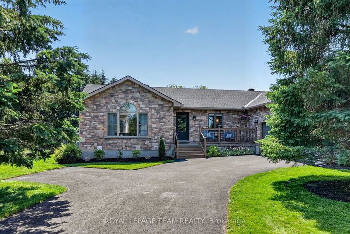 Property Photo: 1550 Stanleyfield Crescent ON K4P 1M7