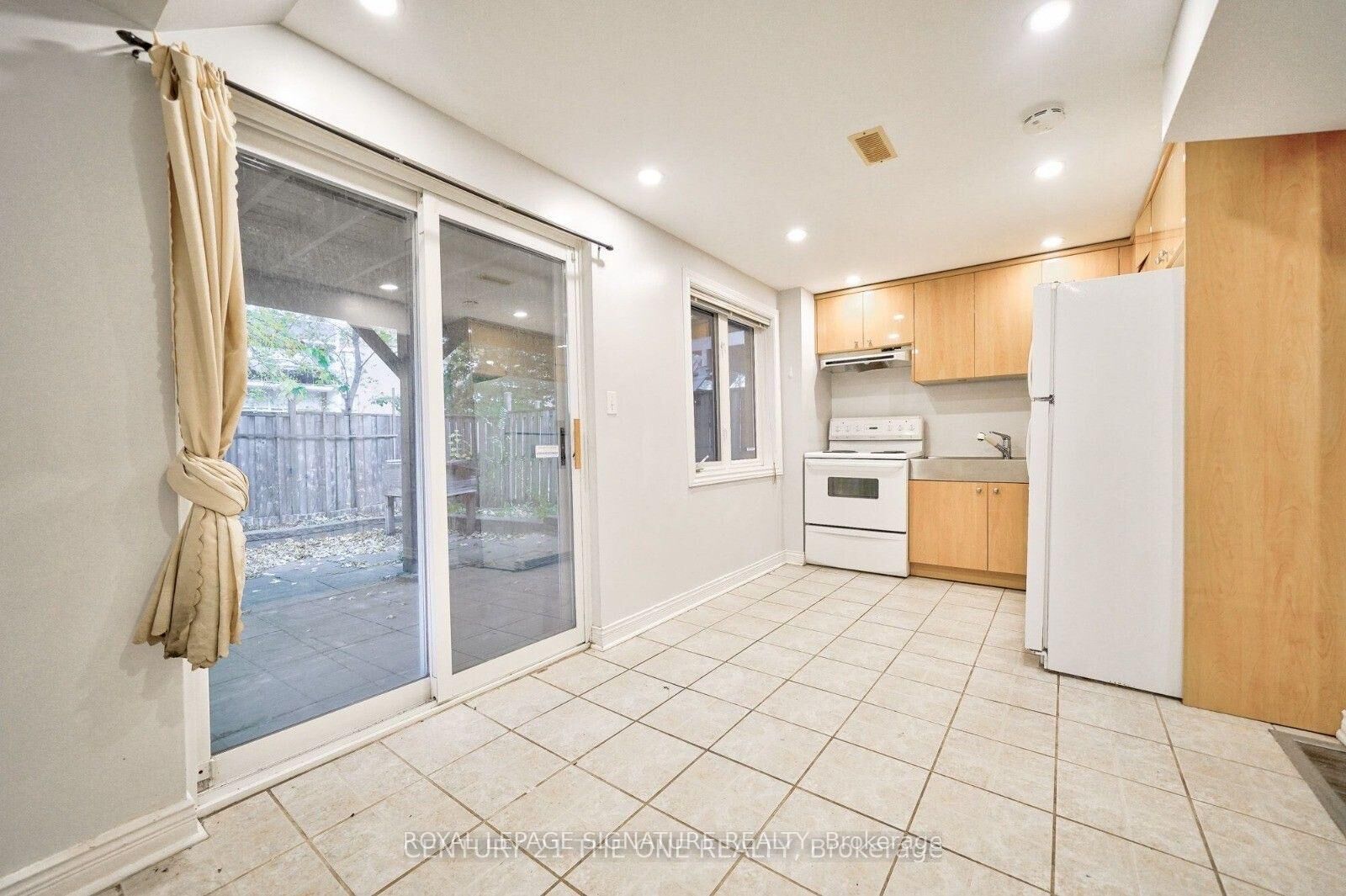 Property Photo:  76 Highhill Drive  ON M1T 1N7 