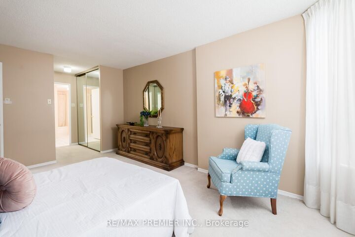 Property Photo: 7440 Bathurst Street 1614 ON L4J 7K8
