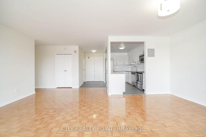 Photo de la propriété: 10 Shallmar Boulevard 510 ON M5N 1J4