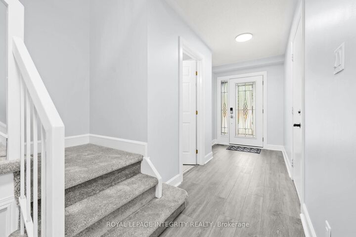 Property Photo:  3 Kalbrook Street  ON K2T 1A8 
