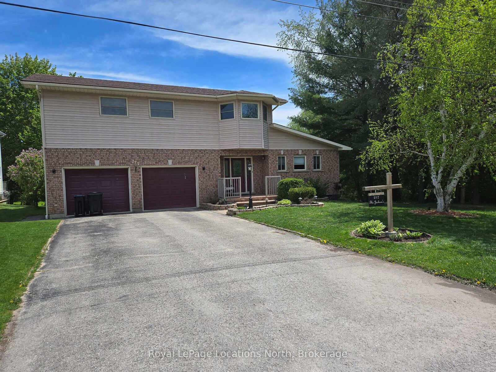 Property Photo: 217 Dominion Drive ON L0M 1S0