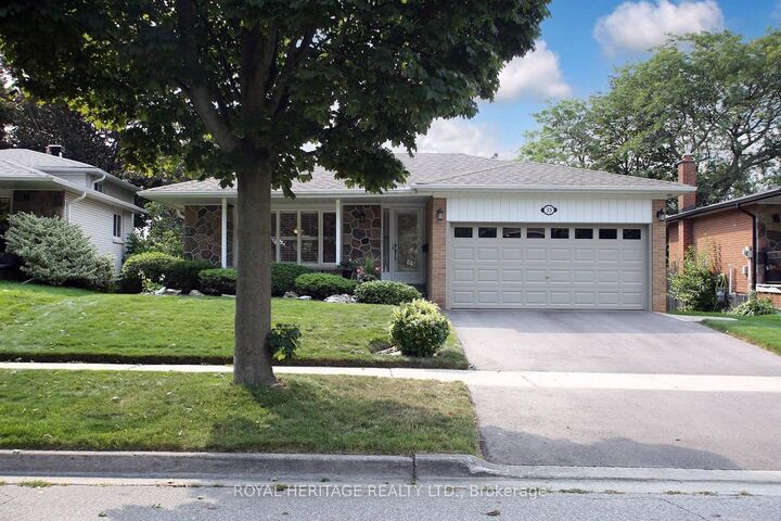 Property Photo:  35 Langevin Crescent  ON M1C 2B8 