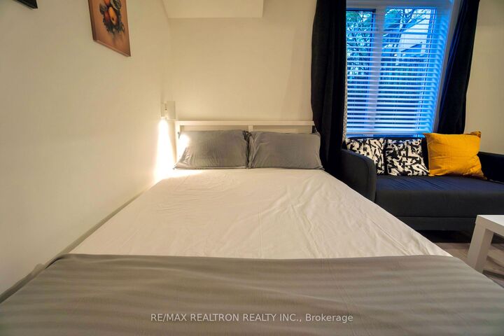 Property Photo:  415 Jarvis Street 135  ON M4Y 3C1 
