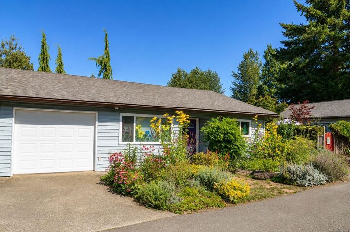 Property Photo: 1670 Piercy Ave #F BC V9N 3E9