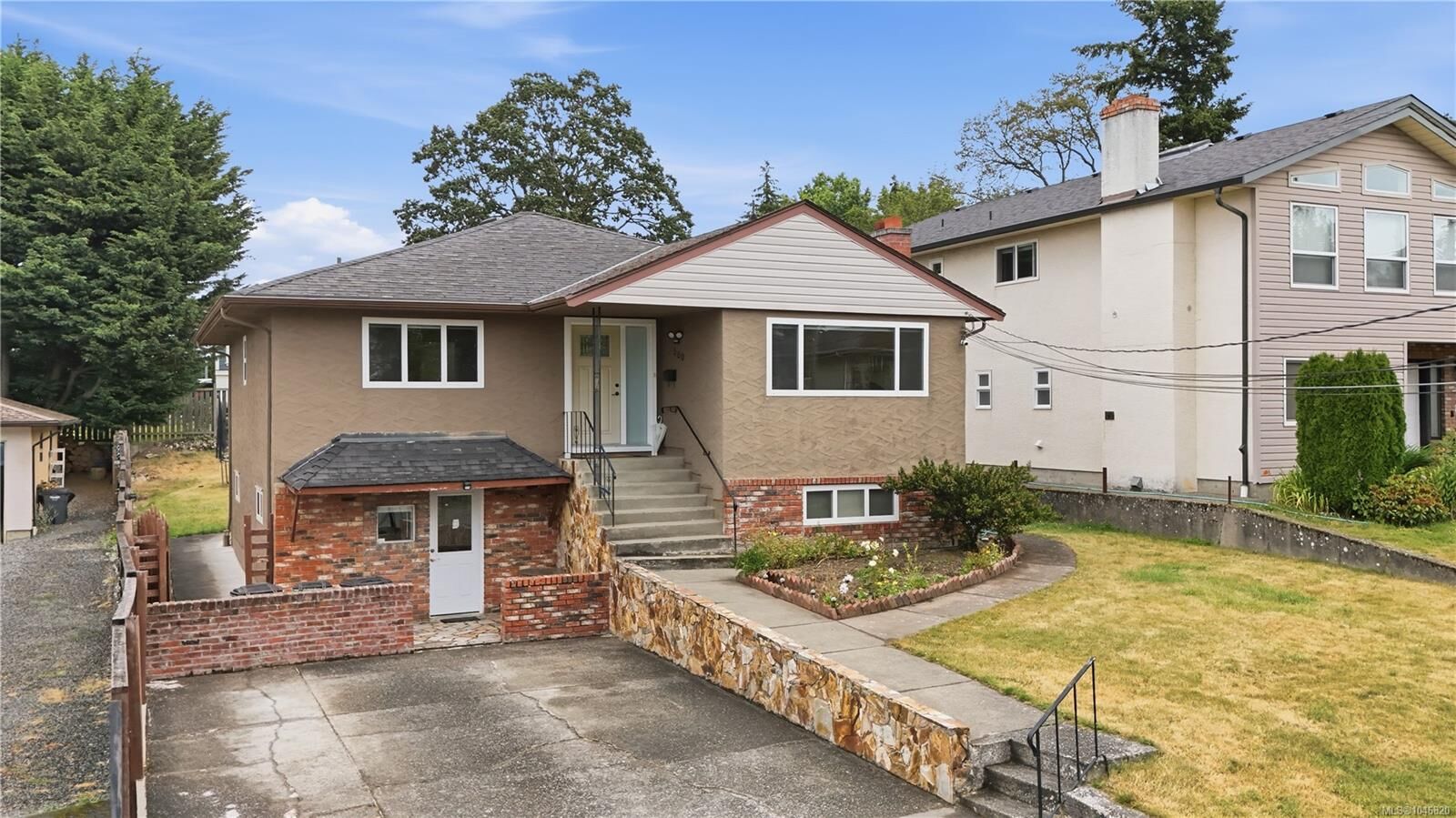 Property Photo: 560 Mountfield St BC V8X 1Y8