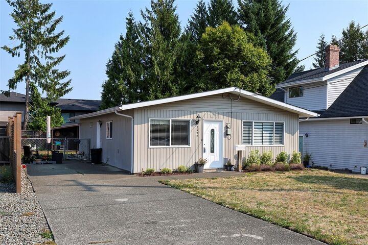 Property Photo: 2598 Willard Ave BC V0R 1S0