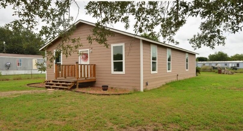 Property Photo:  245 Cross Lake Drive  TX 78064 